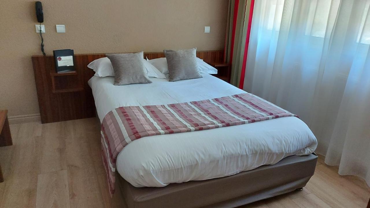 Hotel Brun Saint-Lattier Ngoại thất bức ảnh