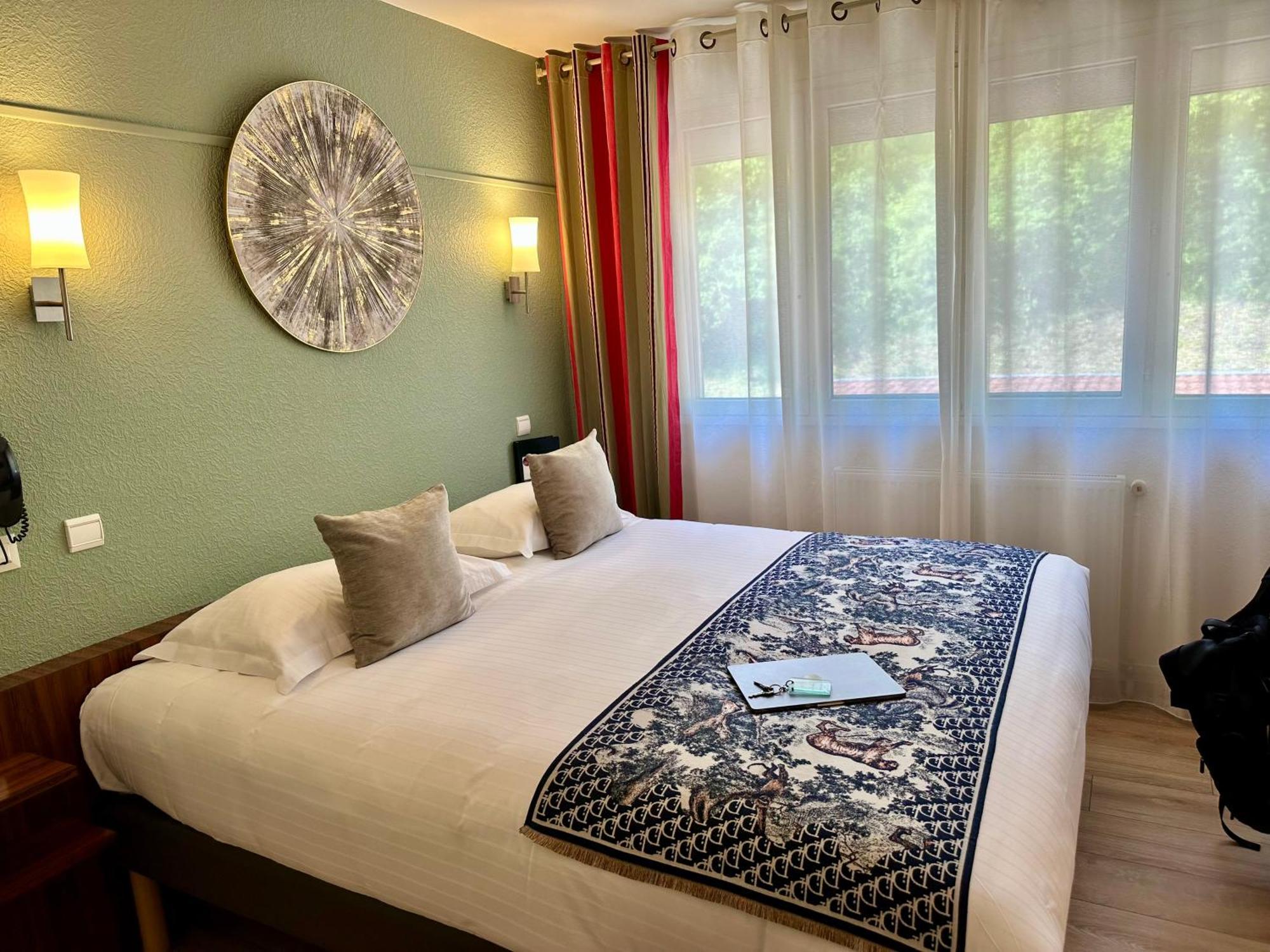 Hotel Brun Saint-Lattier Ngoại thất bức ảnh